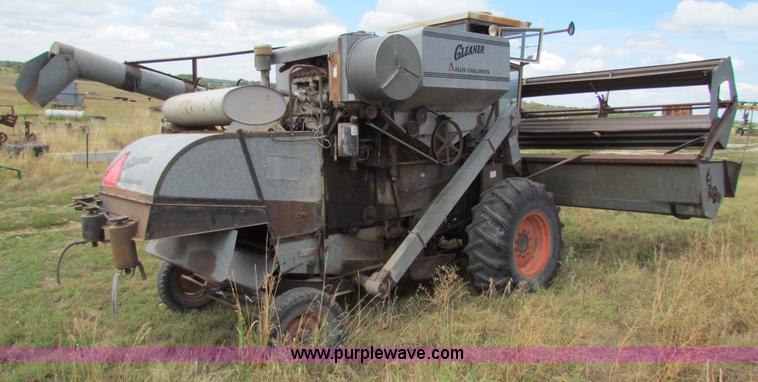 image for item B7467 Gleaner CII combine
