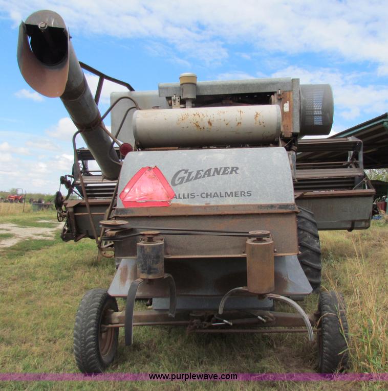 image for item B7467 Gleaner CII combine