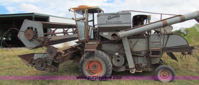 image for item B7467 Gleaner CII combine