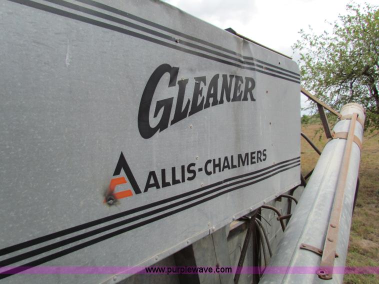 image for item B7467 Gleaner CII combine