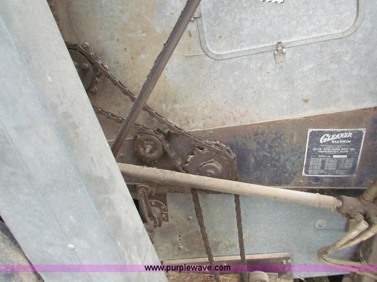 image for item B7467 Gleaner CII combine