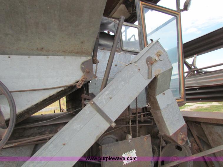 image for item B7467 Gleaner CII combine