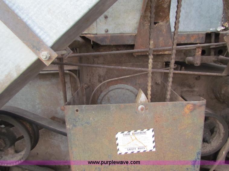 image for item B7467 Gleaner CII combine