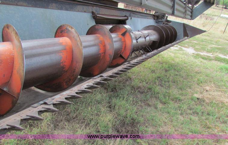 image for item B7467 Gleaner CII combine