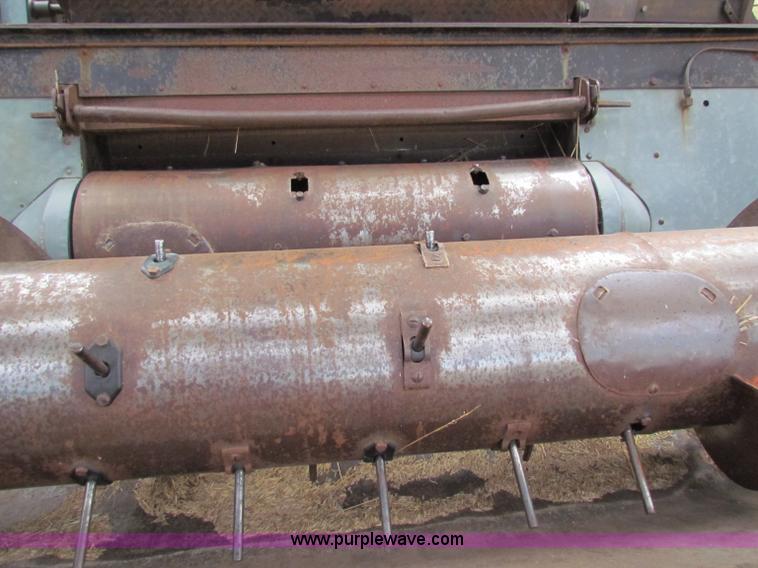 image for item B7467 Gleaner CII combine