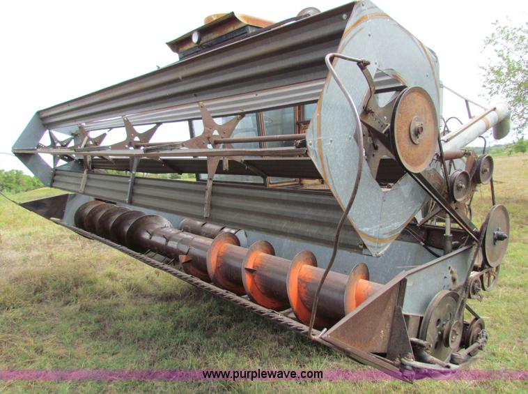 image for item B7467 Gleaner CII combine