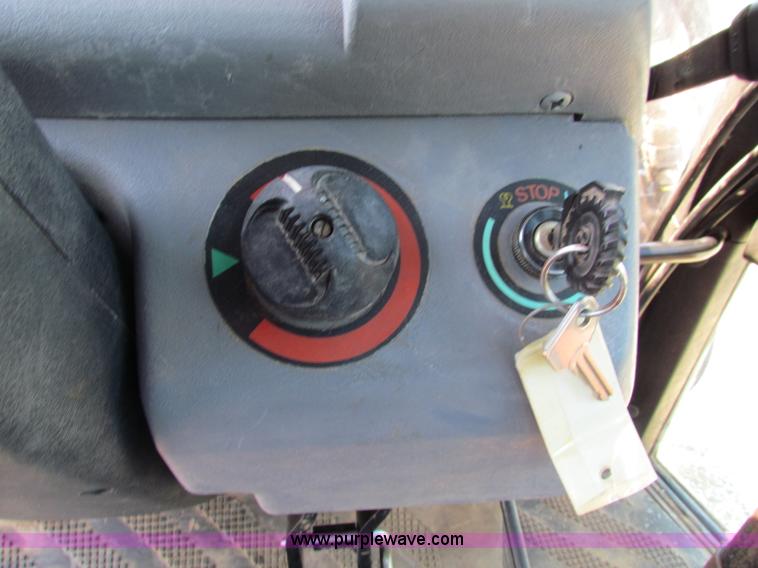 image for item B7476 1993 AGCO 8630 MWFD tractor