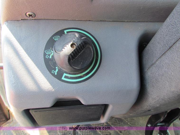 image for item B7476 1993 AGCO 8630 MWFD tractor