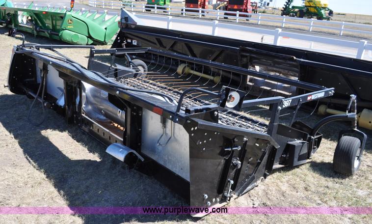 image for item C3004 1999 AGCO Gleaner 400 pickup header