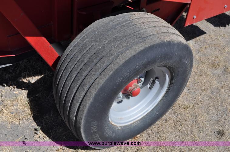 image for item C3005 1998 Case IH 8465A round baler