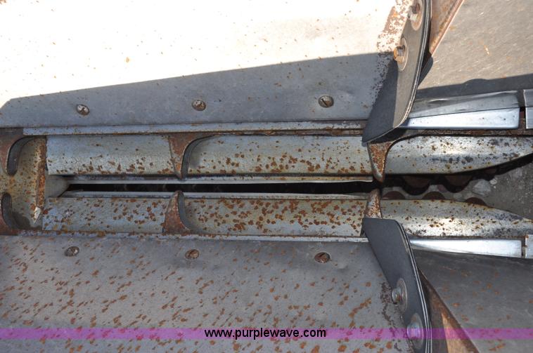 image for item C3008 1992 Case IH 1083 corn header