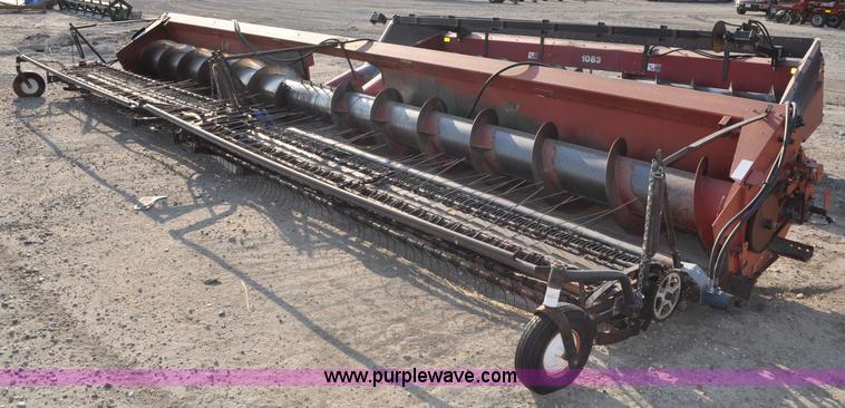 image for item C3009 1986 Case IH 1010 30' platform header