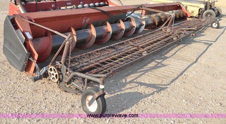 image for item C3009 1986 Case IH 1010 30' platform header