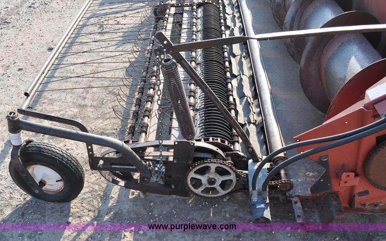 image for item C3009 1986 Case IH 1010 30' platform header