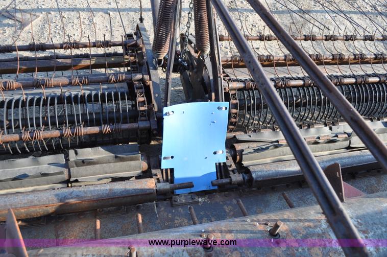 image for item C3009 1986 Case IH 1010 30' platform header