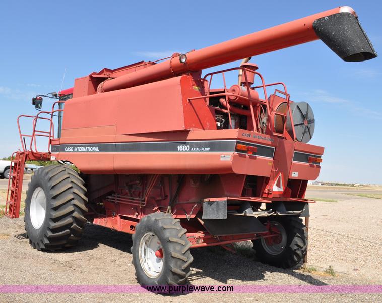 image for item C3012 1992 Case IH 1680 combine