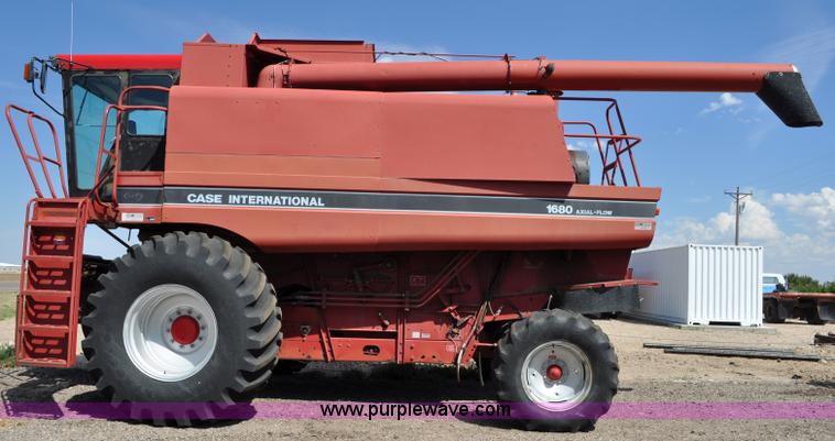 image for item C3012 1992 Case IH 1680 combine