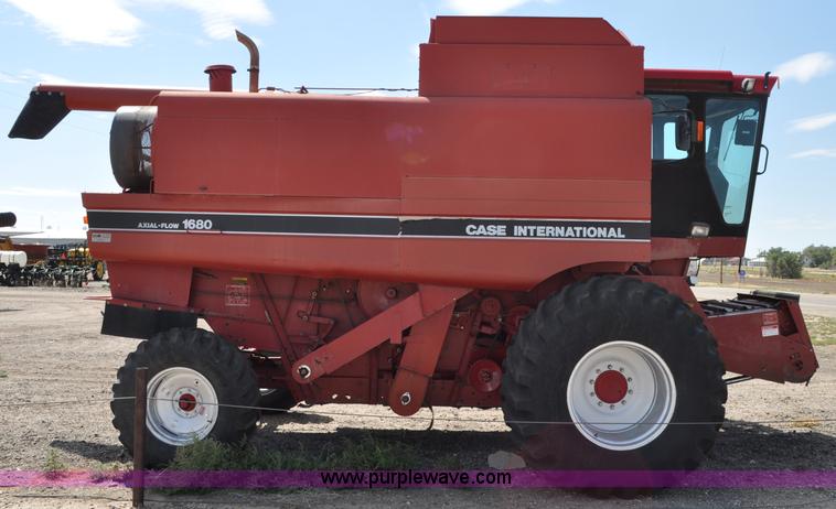 image for item C3012 1992 Case IH 1680 combine