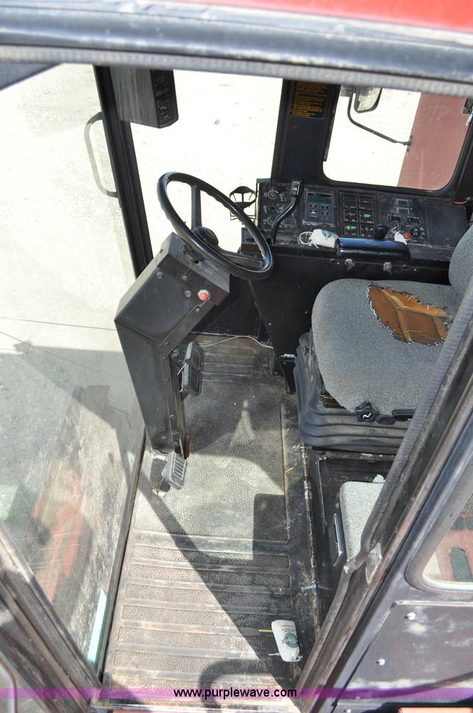 image for item C3012 1992 Case IH 1680 combine