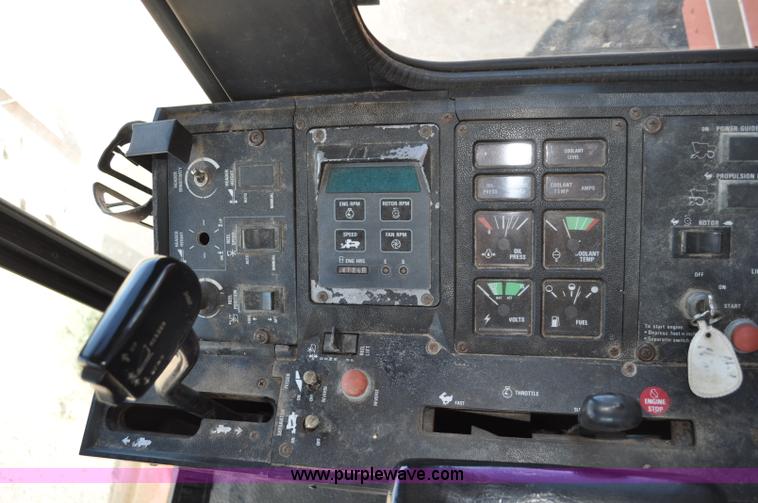 image for item C3012 1992 Case IH 1680 combine