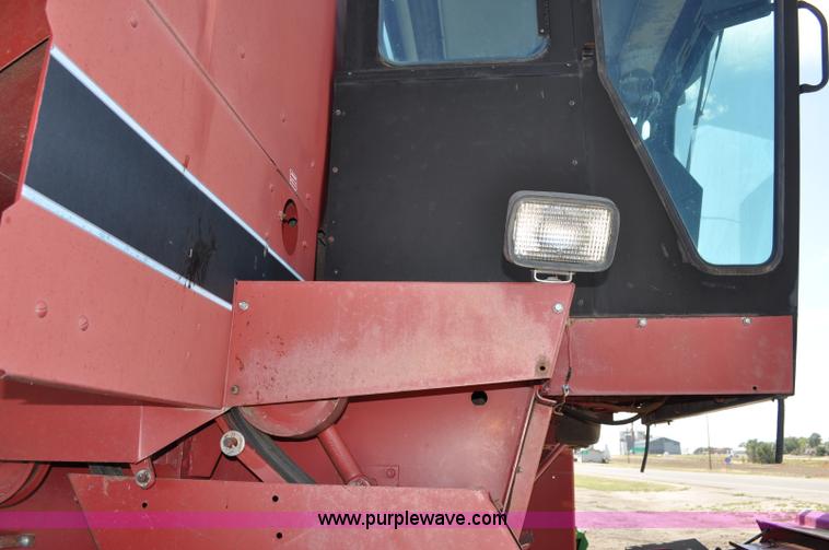 image for item C3012 1992 Case IH 1680 combine