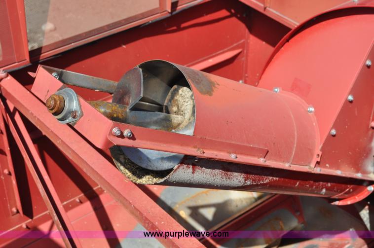 image for item C3012 1992 Case IH 1680 combine