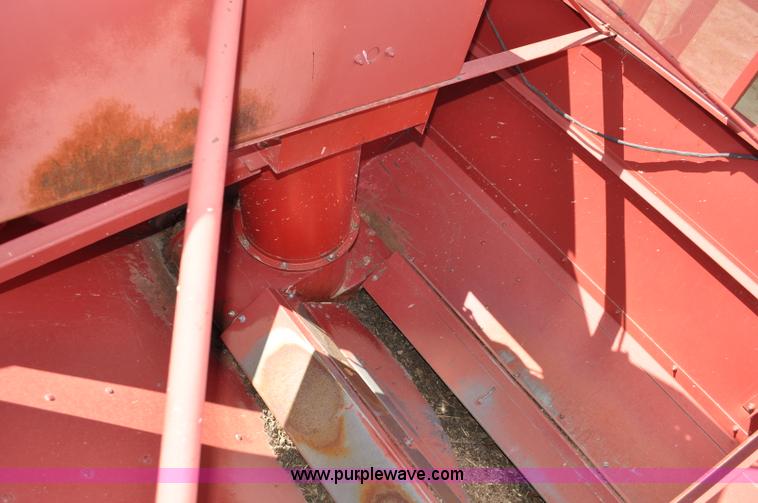 image for item C3012 1992 Case IH 1680 combine