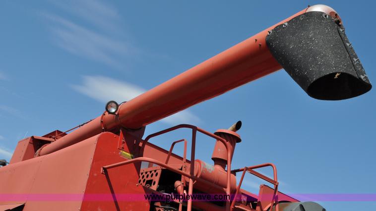 image for item C3012 1992 Case IH 1680 combine