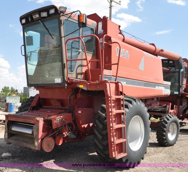 image for item C3013 1988 Case IH 1680 combine