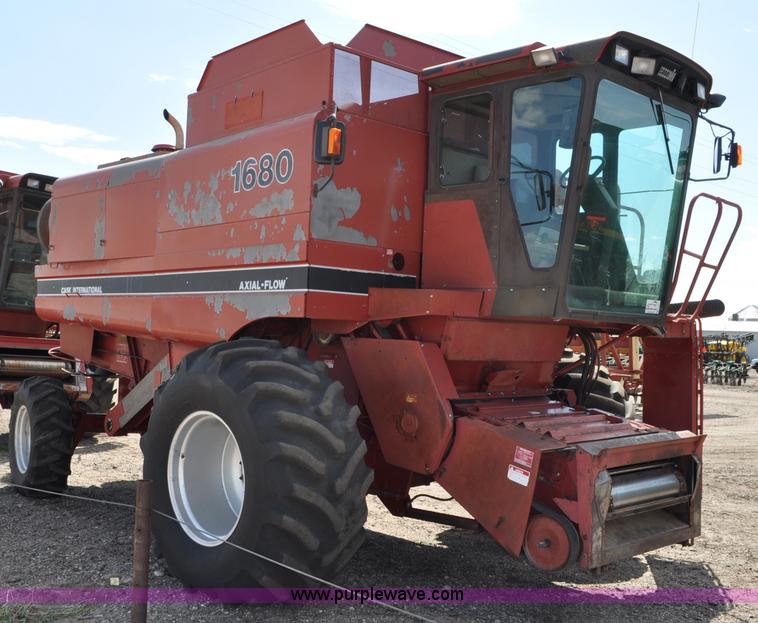 image for item C3013 1988 Case IH 1680 combine