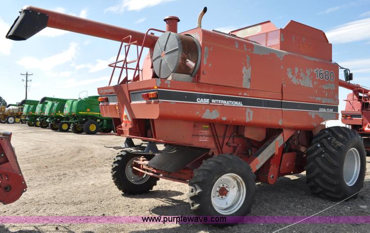 image for item C3013 1988 Case IH 1680 combine