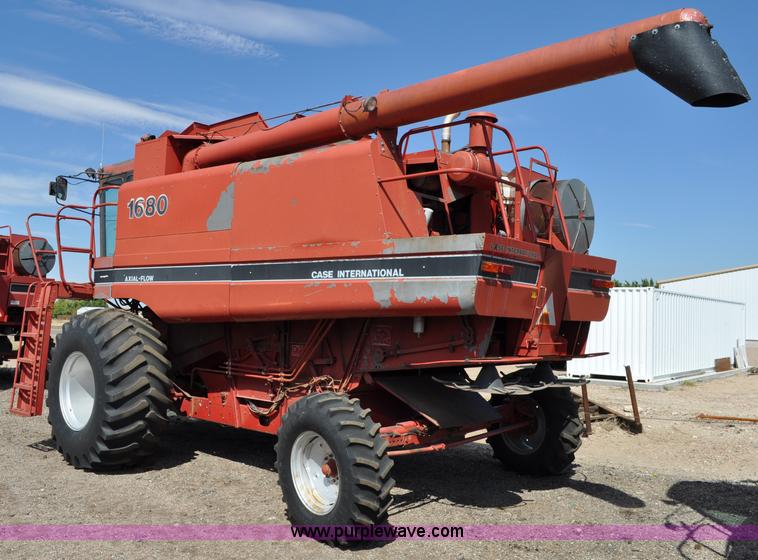 image for item C3013 1988 Case IH 1680 combine