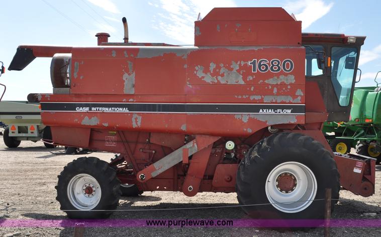 image for item C3013 1988 Case IH 1680 combine