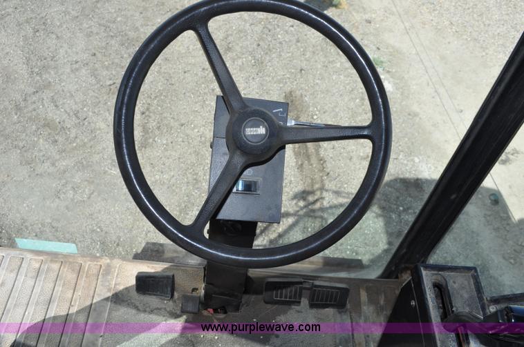 image for item C3013 1988 Case IH 1680 combine