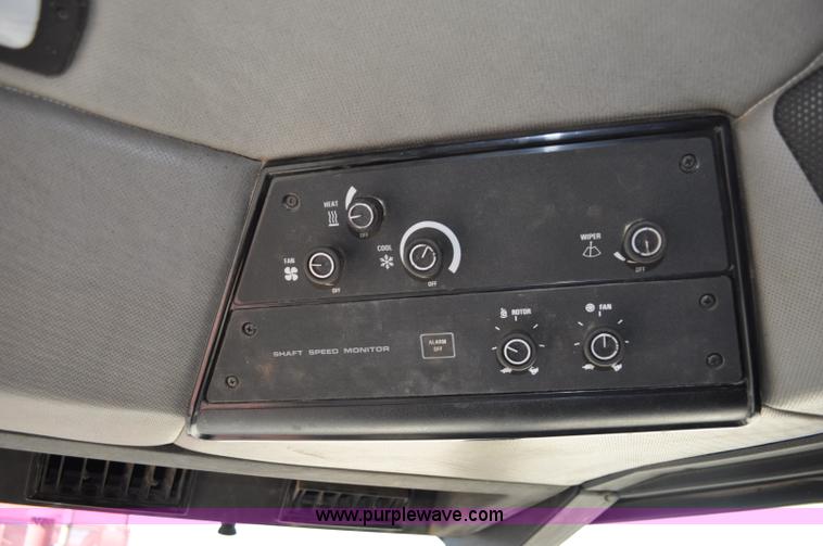 image for item C3013 1988 Case IH 1680 combine