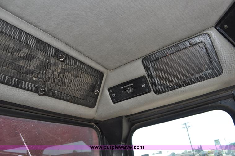 image for item C3013 1988 Case IH 1680 combine