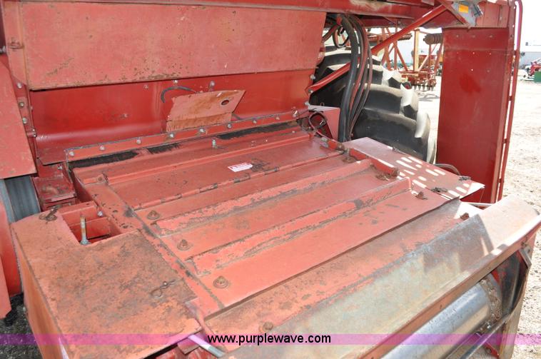 image for item C3013 1988 Case IH 1680 combine