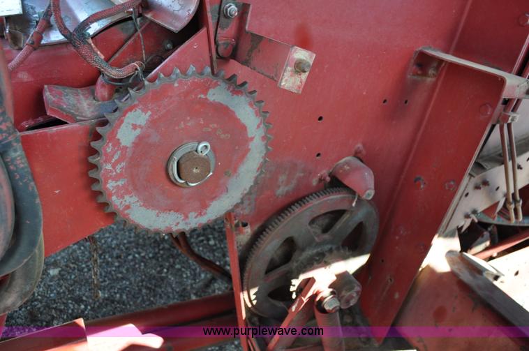 image for item C3013 1988 Case IH 1680 combine