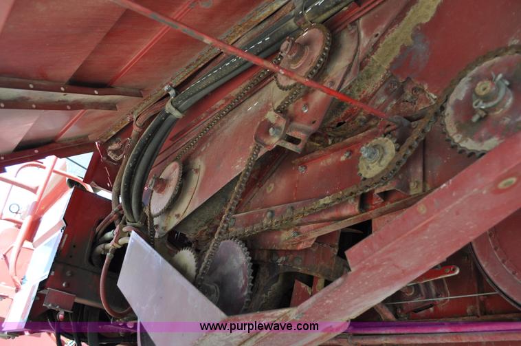 image for item C3013 1988 Case IH 1680 combine