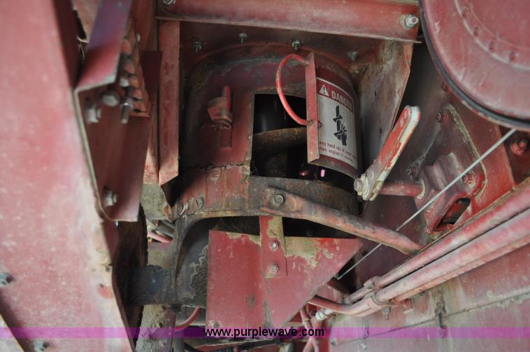 image for item C3013 1988 Case IH 1680 combine