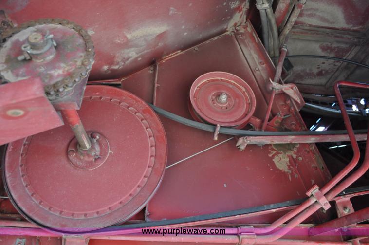 image for item C3013 1988 Case IH 1680 combine