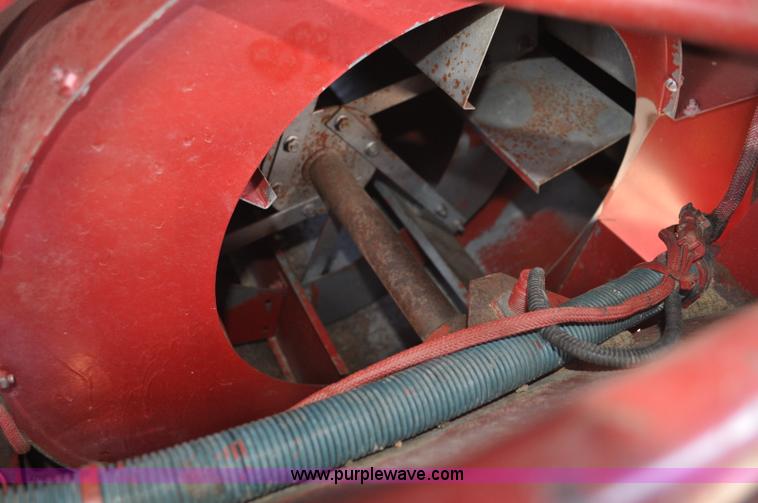 image for item C3013 1988 Case IH 1680 combine