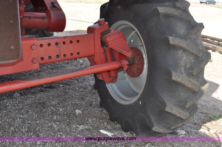 image for item C3013 1988 Case IH 1680 combine