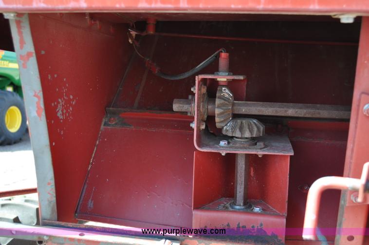 image for item C3013 1988 Case IH 1680 combine