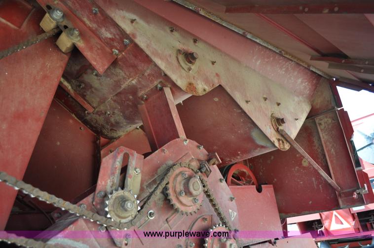 image for item C3013 1988 Case IH 1680 combine