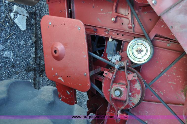 image for item C3013 1988 Case IH 1680 combine