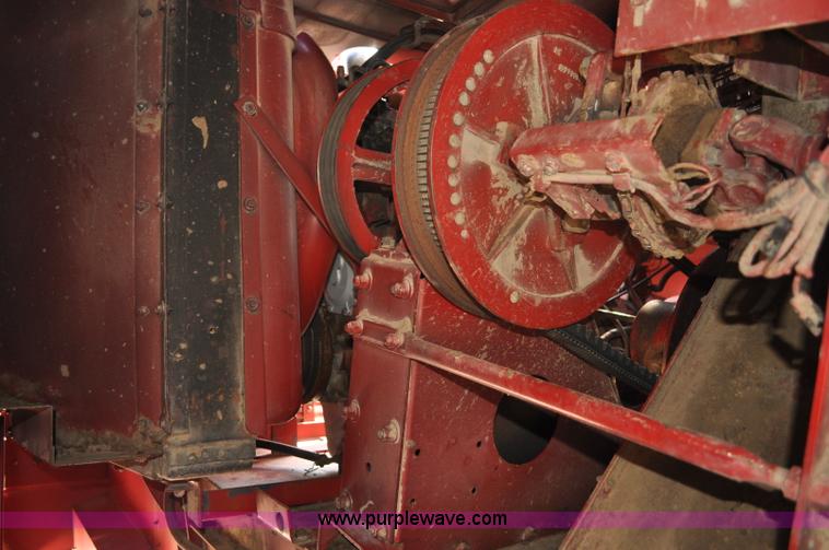 image for item C3013 1988 Case IH 1680 combine
