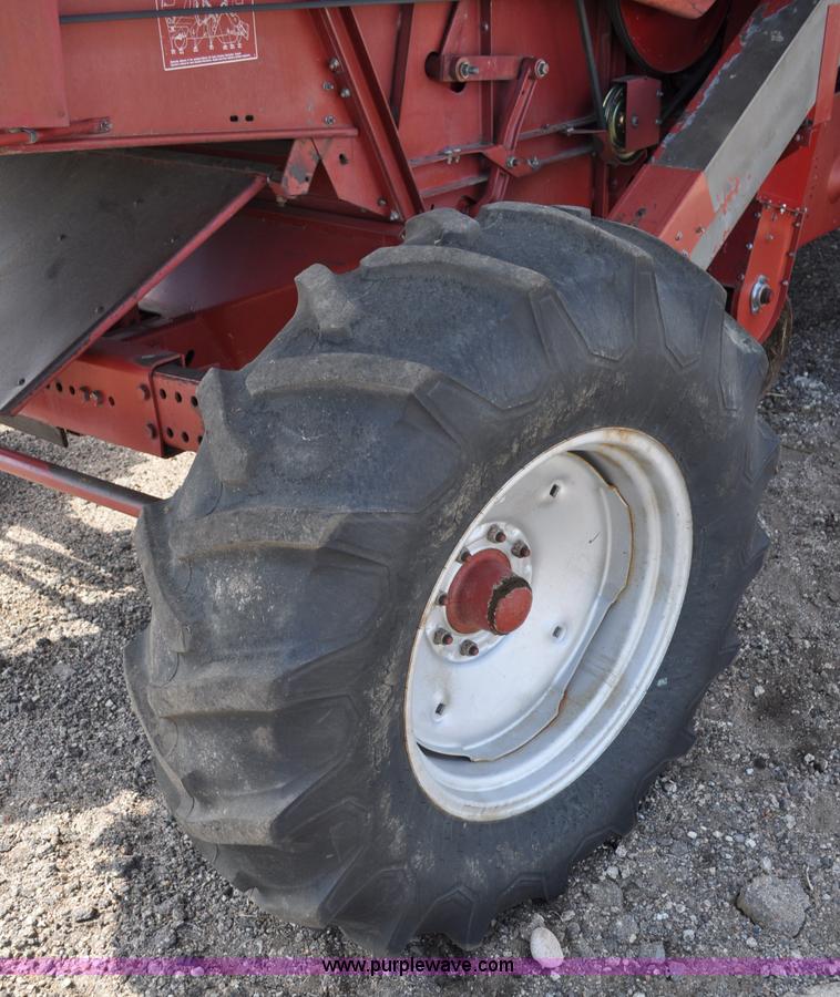 image for item C3013 1988 Case IH 1680 combine