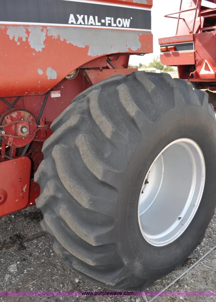 image for item C3013 1988 Case IH 1680 combine