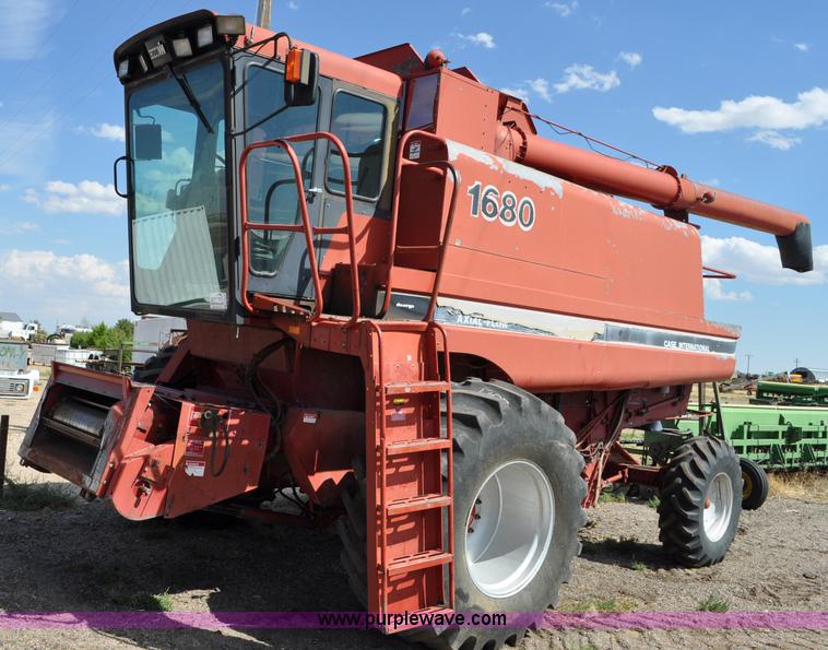 image for item C3014 1988 Case IH 1680 combine